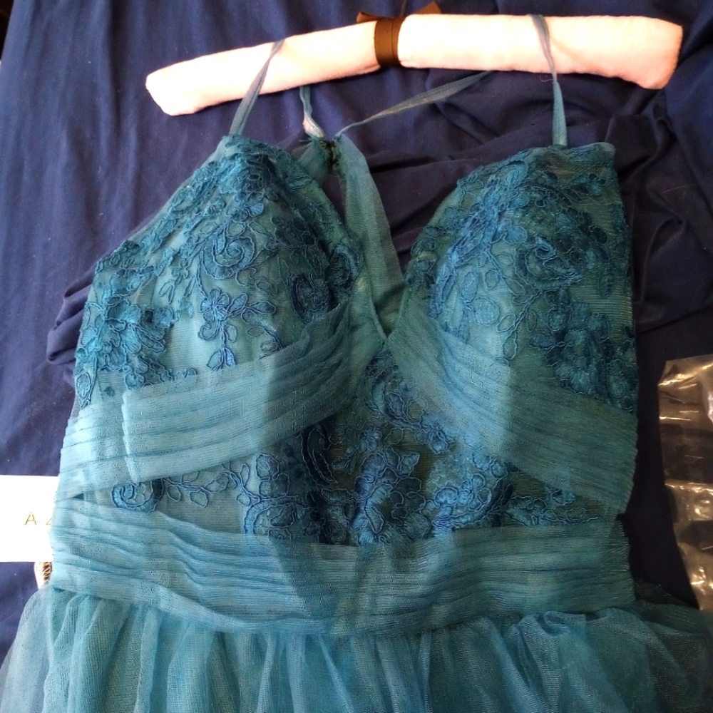 Formal Dress - Picture 2 of 6